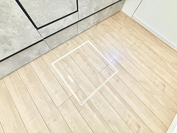 【床下収納】■日用品やストックに便利な床下収納