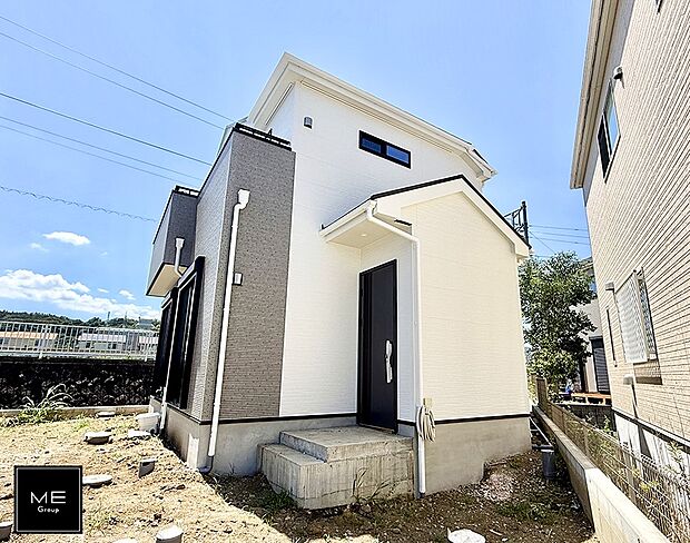【現地外観写真】1号棟 ■暮らしを彩る充実した設備仕様が備わった住まい