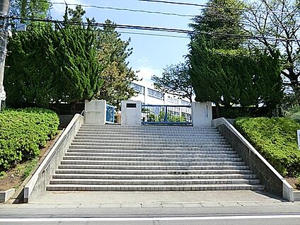 町田市立鶴川第四小学校 1490m(19分)