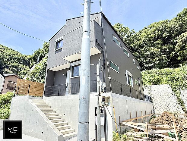 【現地外観写真】9号棟 ■暮らしを彩る充実した設備仕様が備わった住まい