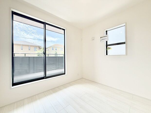 【リビング以外の居室】1号棟 ■落ち着いた雰囲気のお部屋で心が安らぐ空間