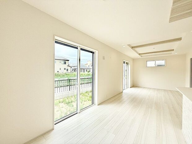 【リビング】2号棟 ■自然と会話が生まれる、心地よいひととき