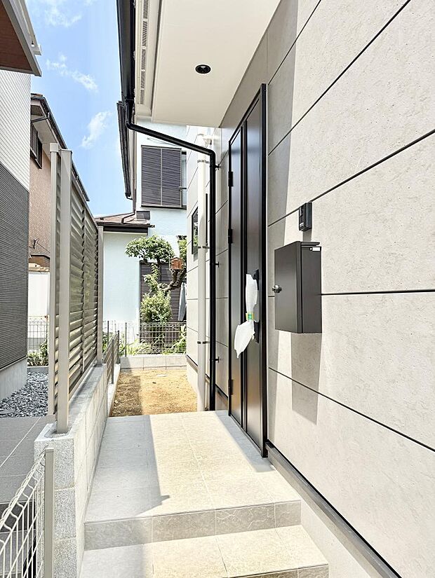 【玄関】1号棟 ■ シンプルで美しく、住まいの第一印象を彩る玄関です