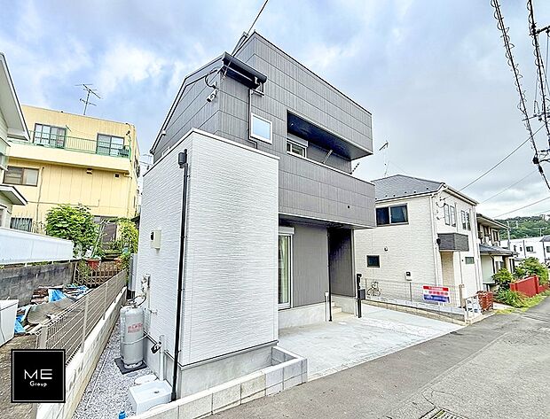【現地外観写真】1号棟 ■家族みんなが笑顔で過ごせる、安心感のある住まい
