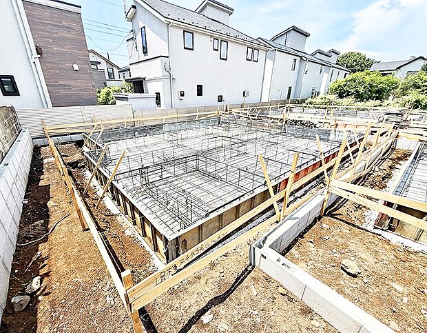 【現地外観写真】4号棟 ■暮らしを豊かにする充実した仕様設備で快適に
