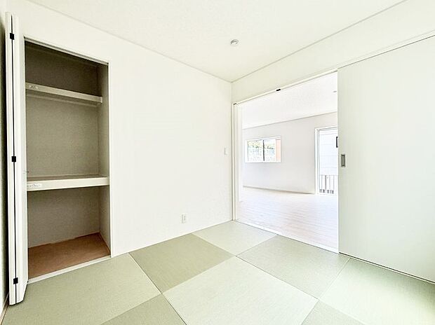 【リビング以外の居室】1号棟 ■落ち着いた色合いのお部屋で穏やかな時間を楽しめます