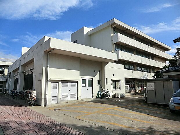 横浜市立新吉田第二小学校(約1,400m・徒歩18分)