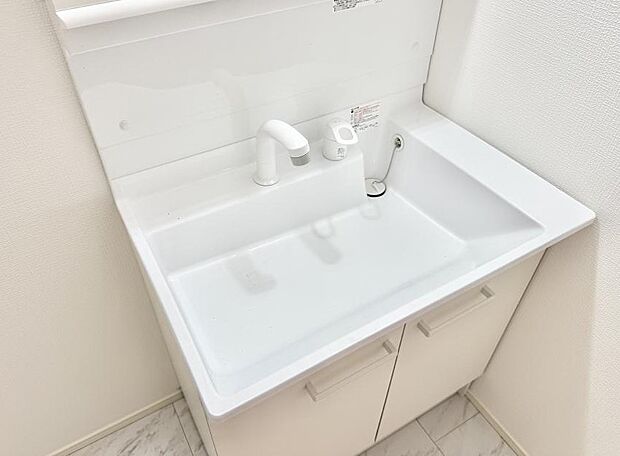 【ハンドシャワー付洗面台】■手洗いや顔を洗う時も快適に使える便利なシャワー