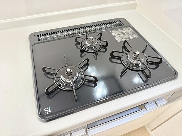 【3口ガスコンロ】■複数の鍋が同時に使えますね