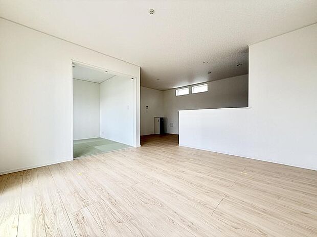 【ダイニング】2号棟  ■温もりを感じる、居心地のいいリビング