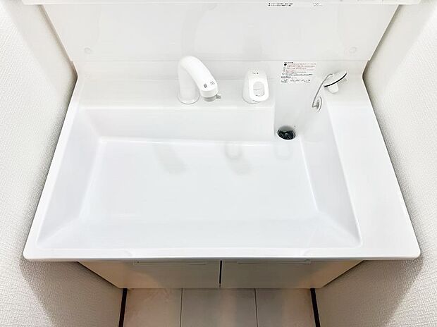 【ハンドシャワー付洗面台】■手洗いや顔を洗う時も快適に使える便利なシャワー