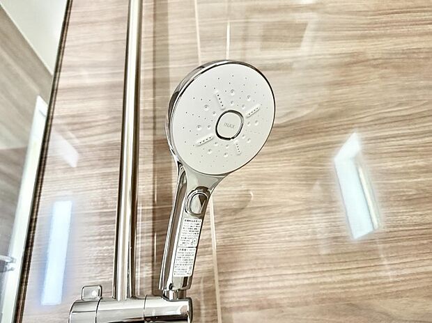 【止水シャワーヘッド】■わざわざシャワー水栓のレバーまで手を伸ばす必要がなく、簡単に止水できる