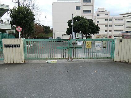 横浜市立下野庭小学校 300m(4分)