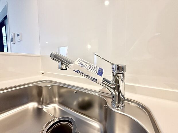 【浄水器】■清潔でおいしい水を手軽に供給してくれます