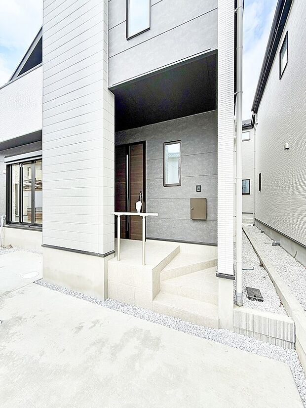 【玄関】1号棟 ■ シンプルで美しく、住まいの第一印象を彩る玄関です