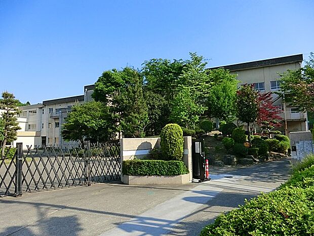 八王子市立中山中学校（約1,100m・徒歩14分）