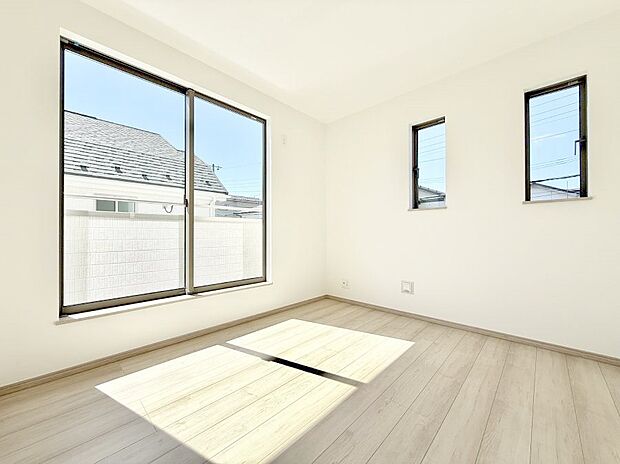 【リビング以外の居室】B号棟 ■落ち着いた色合いのお部屋で穏やかな時間を楽しめます