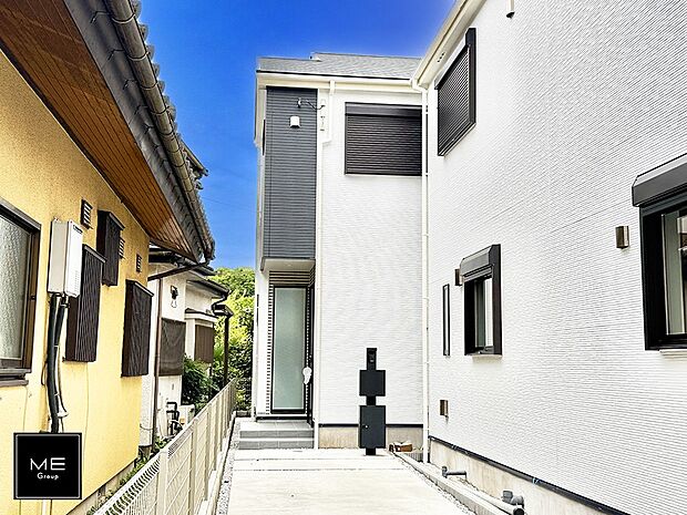 【現地外観写真】1号棟  ■暮らしを彩る充実した設備仕様が備わった住まい