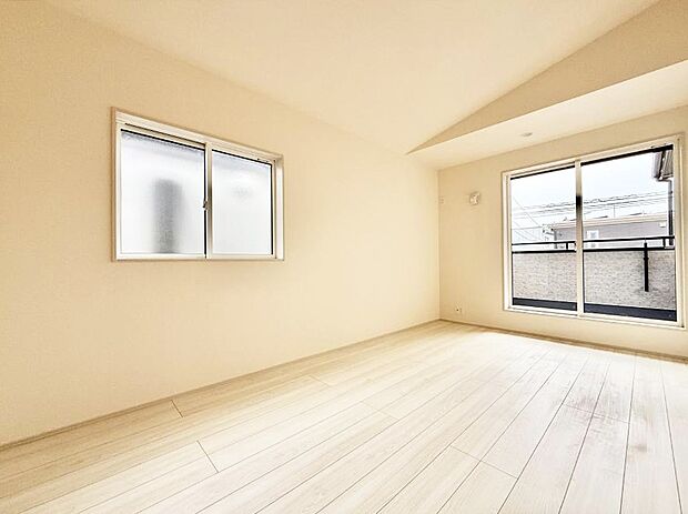 【リビング以外の居室】1号棟 ■落ち着いた色合いのお部屋で穏やかな時間を楽しめます