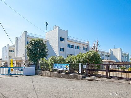 座間市立ひばりが丘小学校 600m(8分)