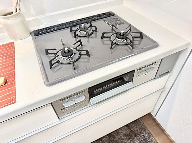 【3口ガスコンロ】■一度に多くの料理ができ便利で効率的
