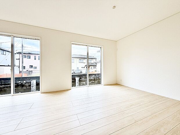【リビングダイニング】1号棟  ■シンプルだけど贅沢、大切な人と過ごす心がほどける空間