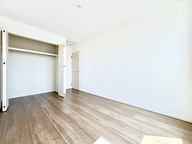 【リビング以外の居室】A号棟  ■落ち着いた雰囲気のお部屋で心が安らぐ空間