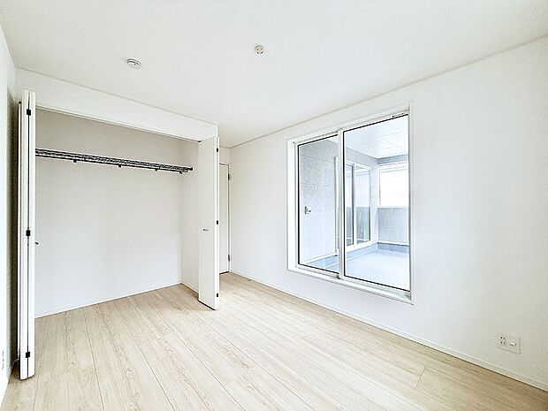 【リビング以外の居室】1号棟  ■落ち着いた色合いのお部屋で穏やかな時間を楽しめます