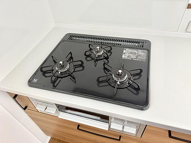 【3口ガスコンロ】■一度に多くの料理ができ便利で効率的