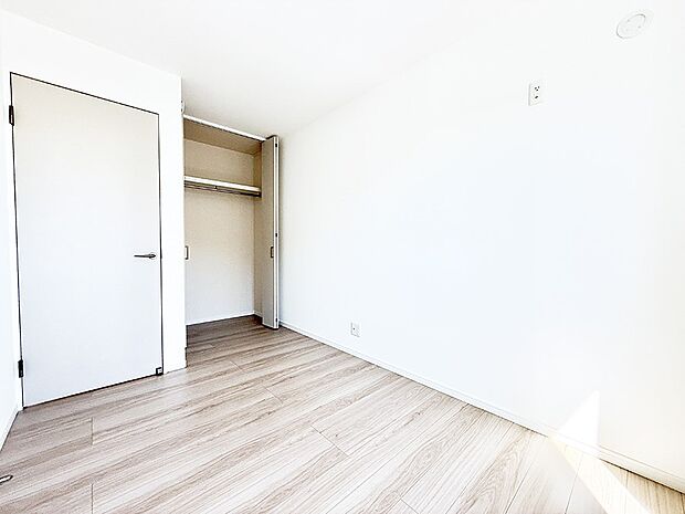【リビング以外の居室】6号棟 ■清潔感あふれるお部屋で毎日を快適に過ごせます