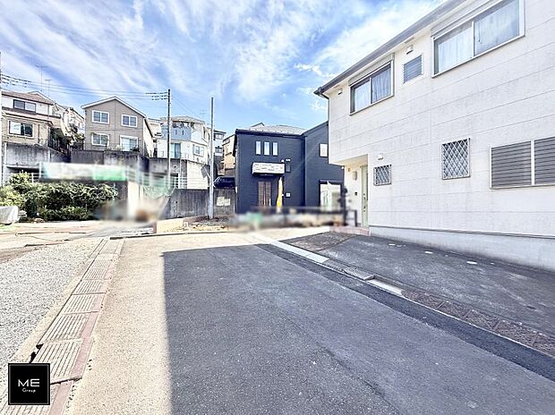 【前面道路含む現地写真】■家族とのお出かけが楽しくなる環境です