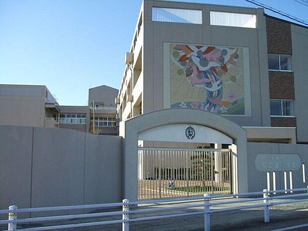 梨の里小学校(約1,200m)