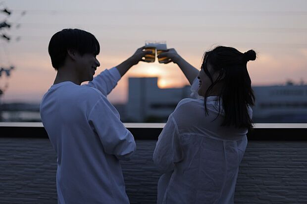 【スカイバルコニー※施工例】 階段を上れば、そこには遮るもののない青空と開放感。 周りの視線も車の心配も不要でのびのび過ごせます。