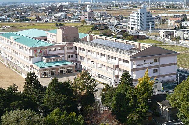 桜井小学校(約1,300m)