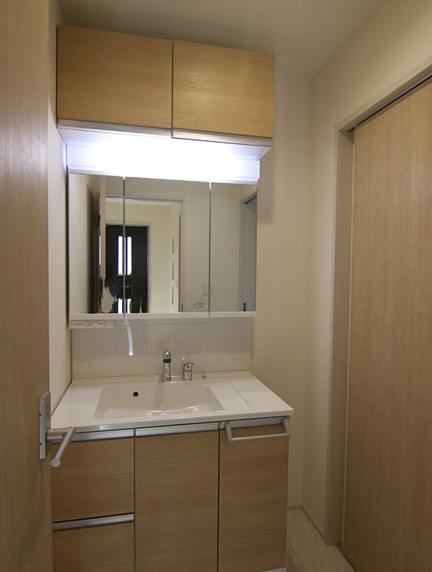 【【1号棟】】◎洗面所は玄関から近く帰宅後、すぐ手洗いができて便利です！◎