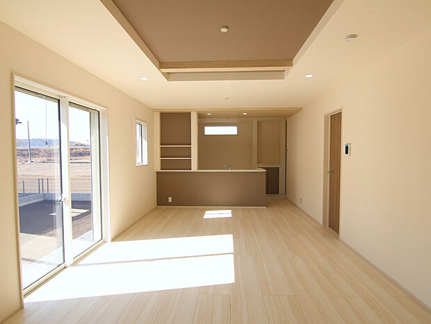 【【1号棟】】◎約18.75帖ある広々LDKは家具や家電をおいてもゆとりある広さです！◎