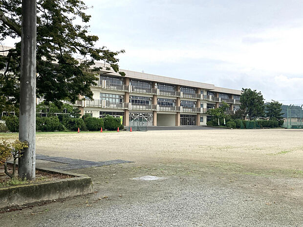 第一中学校（約3,280m）