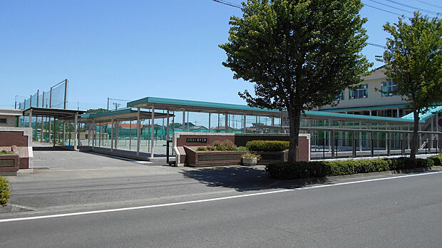 東中学校(約550m)