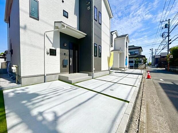 【駐車場 】カースペースは2台分が確保されています(車種による)。セカンドカーの所有も検討可能です。