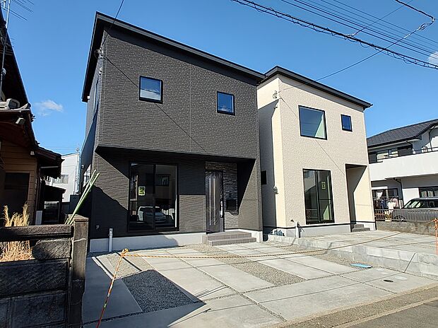 全体外観
統一感のあるデザインが美しい区画全体。家族それぞれの暮らしに寄り添い、長く安心して住み続けられる分譲地です。