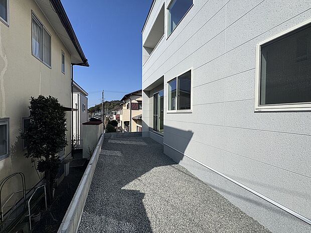 様々な用途で使える大きな庭スペース。