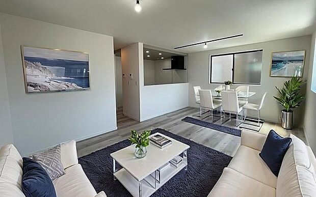 【C棟　リビング】16.7帖のリビングにはリビングイン階段を採用。家族が顔を合わせる機会が増え、自然と会話が生まれる空間です。※実際の写真とCGを合成したものです