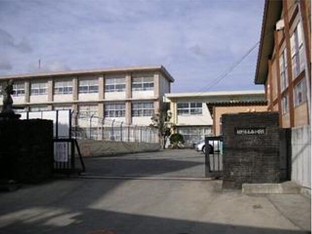裾野市立西小学校（約910m）