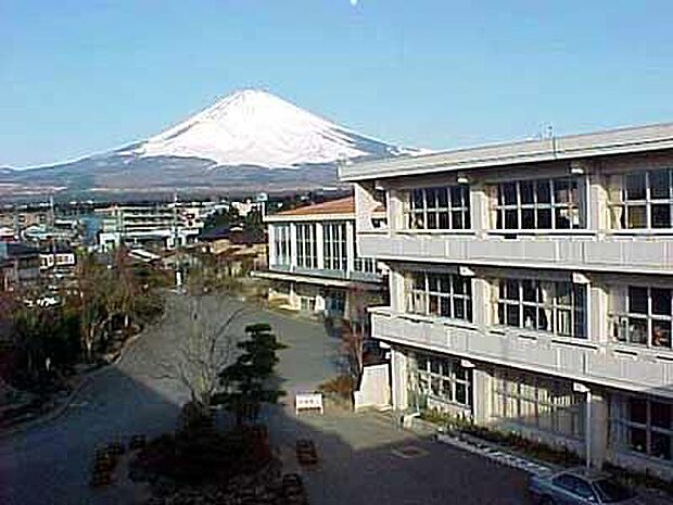 御殿場市立南中学校（約1,280m）