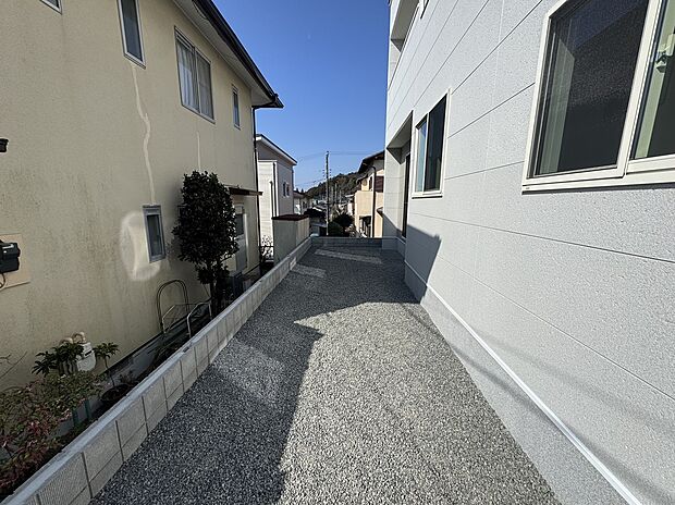 【外回り・庭スペース】様々な用途で使える大きな庭スペース。