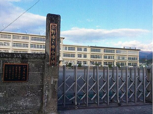 裾野市立東小学校（約570m）