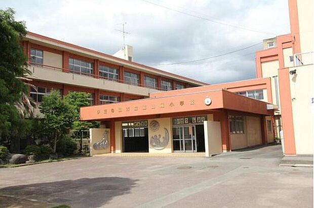 伊豆の国市立韮山南小学校（約1,090m）