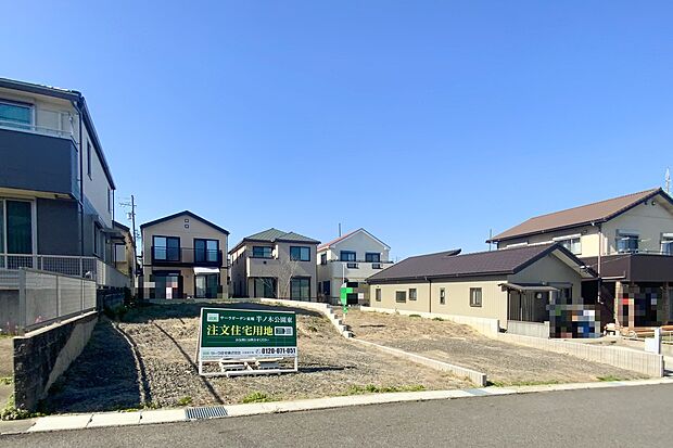 現地写真2024年4月撮影。南向きで日当たり良好！公園に囲まれた静かな住宅街。サーラの外断熱住宅で快適な毎日を。設計士と作る注文住宅でこだわりの邸宅に。