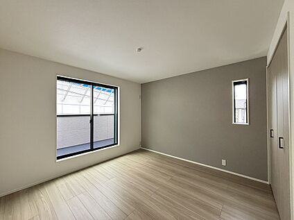 二面採光で明るい居室