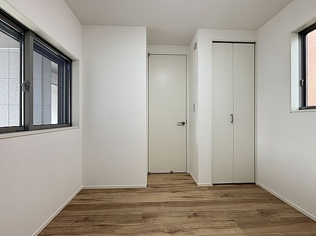 【【3号棟】】クローゼットも各室に完備され、収納力にも優れています